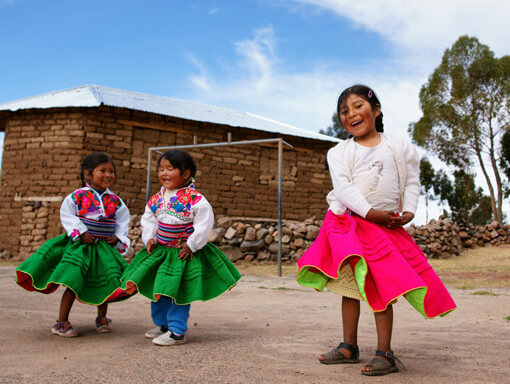 baile tradicional en Isla de Amantai