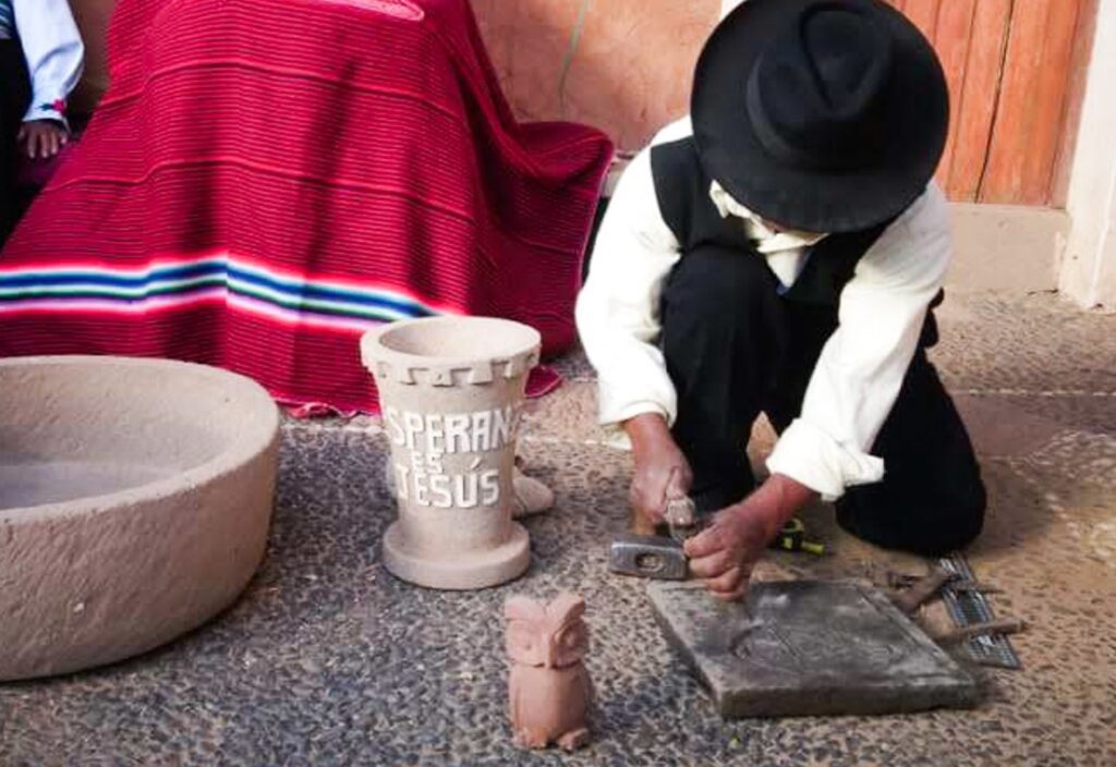 "Arte utilitario de tallar piedra. Práctica ancestral patrimonio cultural vivo de la isla de Amantani, Puno, Lago Titicaca"